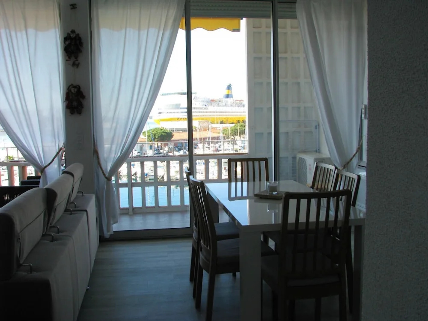 Apartment With one Bedroom in Toulon, With Wonderful sea View, Furnished Balcony and Wifi - 300 m From the Beach