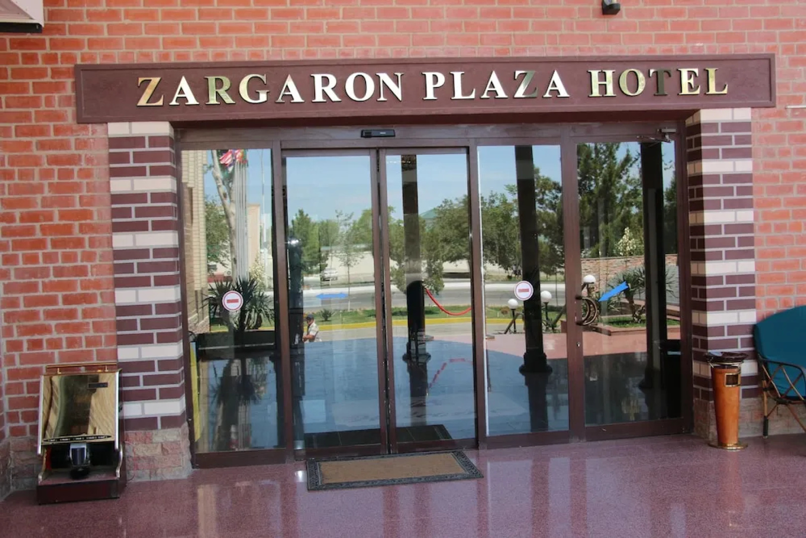 Отель Zargaron Plaza