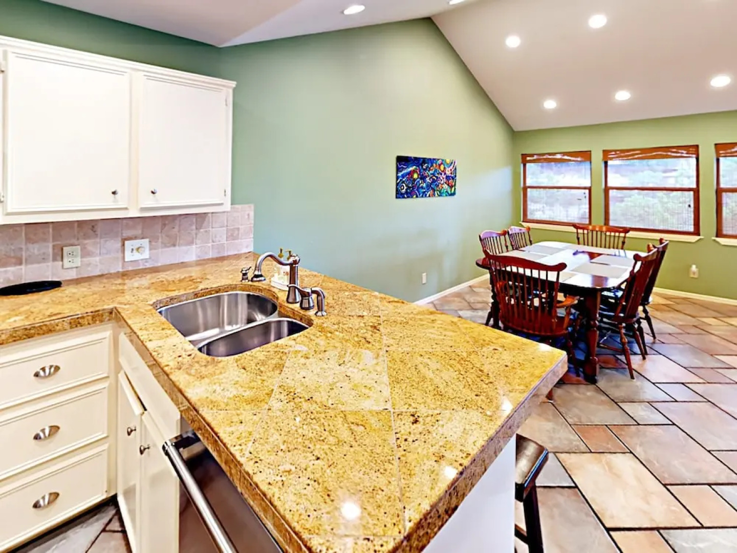 4BR Lakeway Waterfront by RedAwning