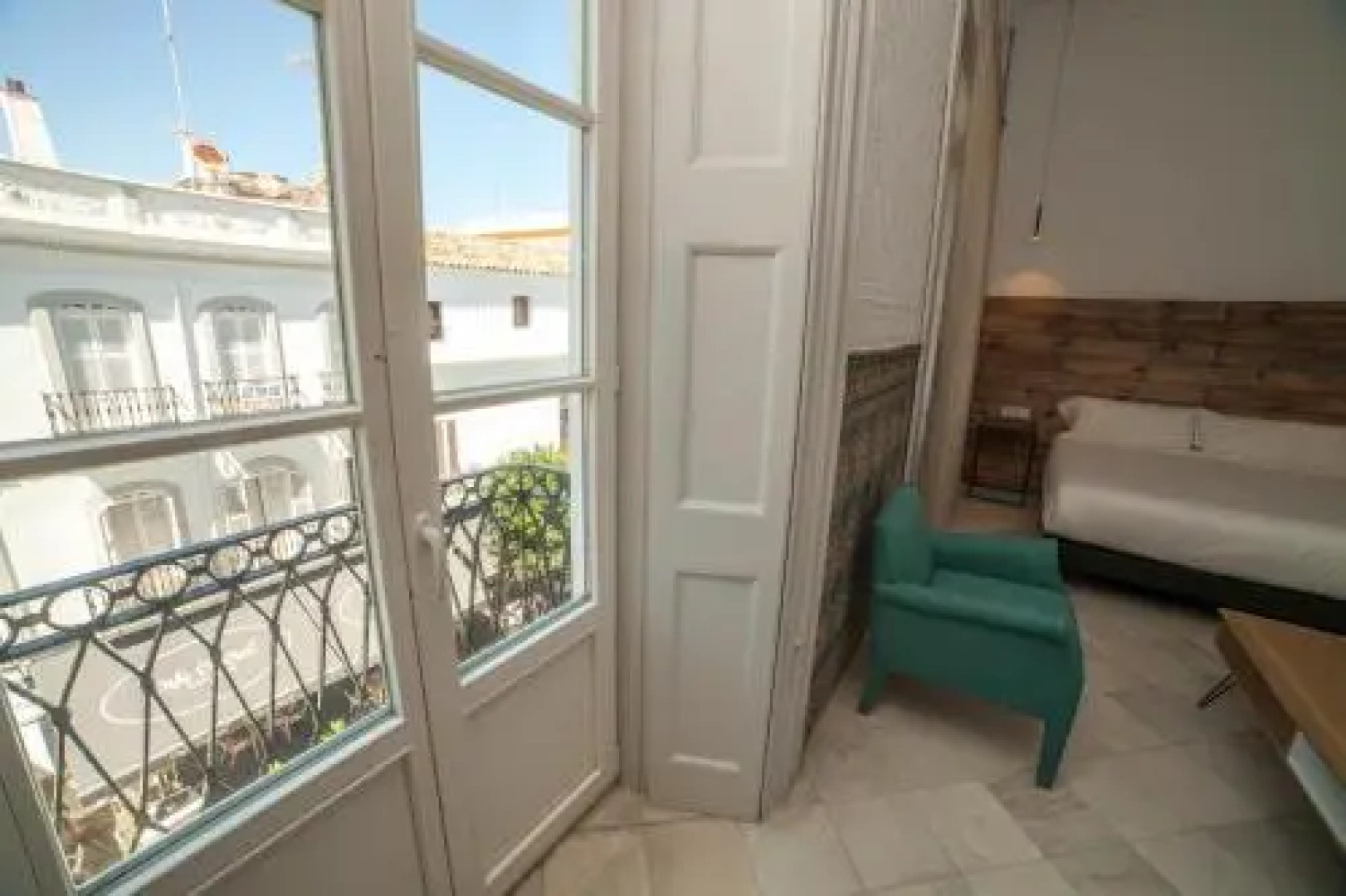 La Casa Amarilla Rooms & Suites