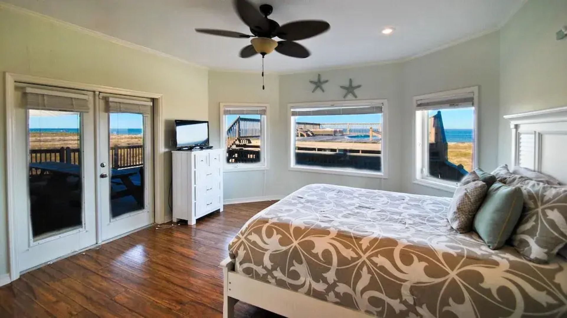 Tidal Wave - 2636 Bienville