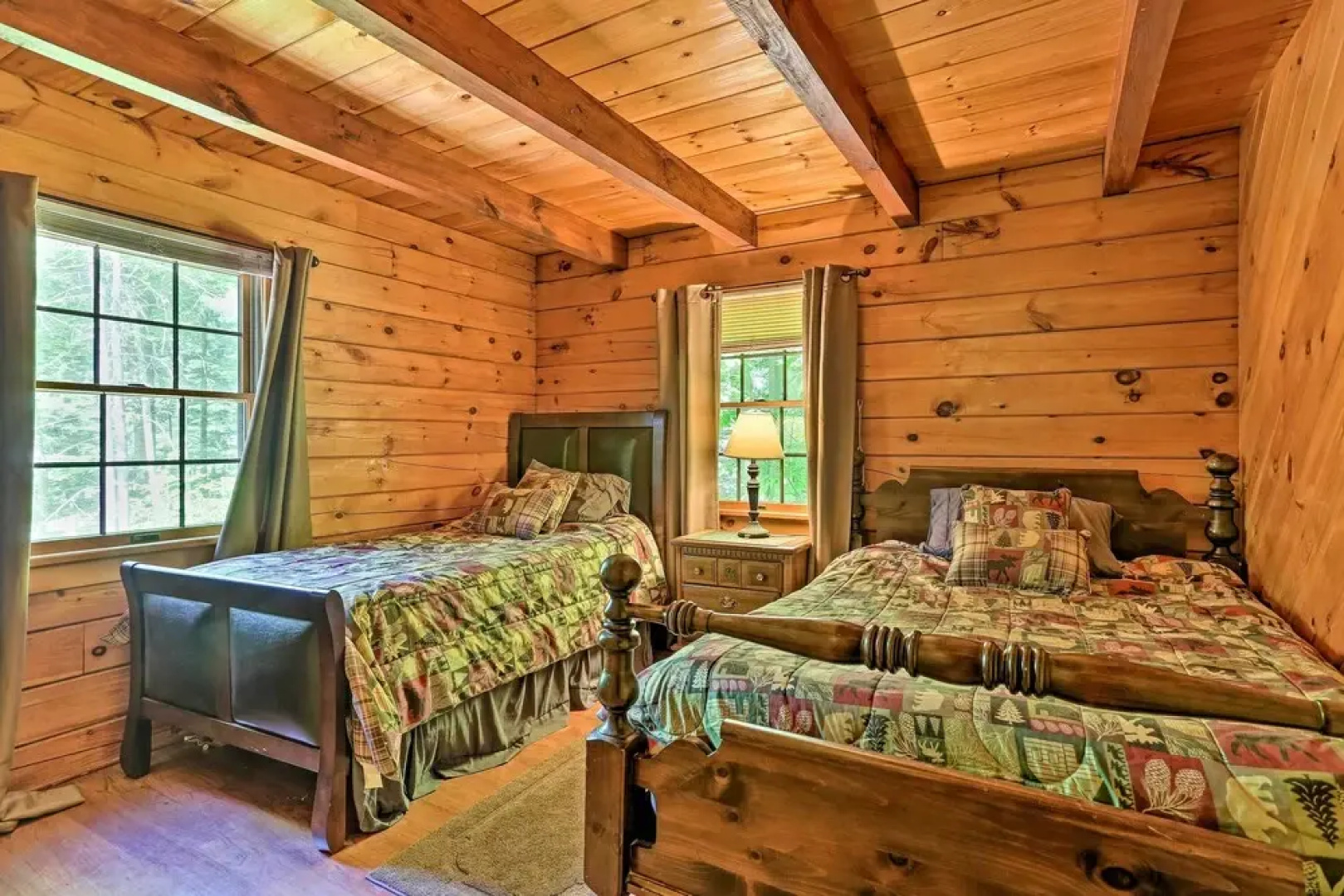 Spacious Cabin, 1 Block to Locust Lake Beach!