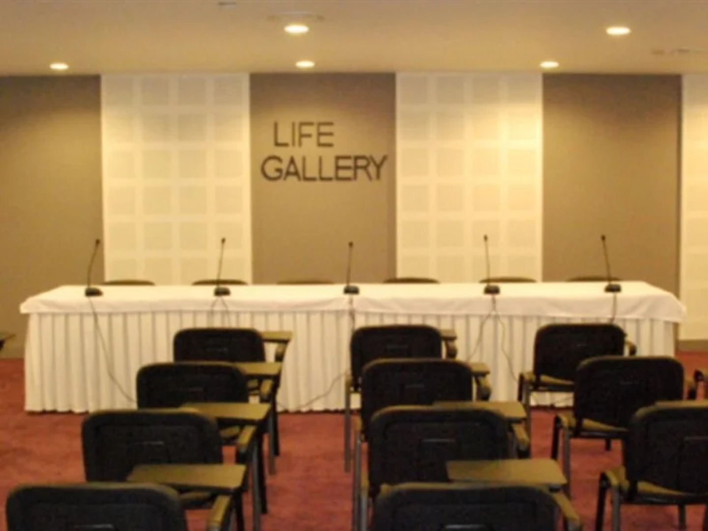Life Gallery Hotel
