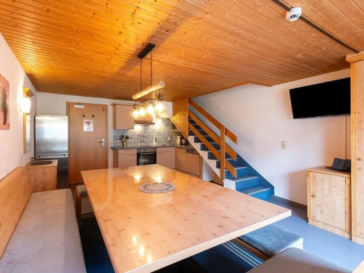 Spacious Apartment Near Centre and ski Area