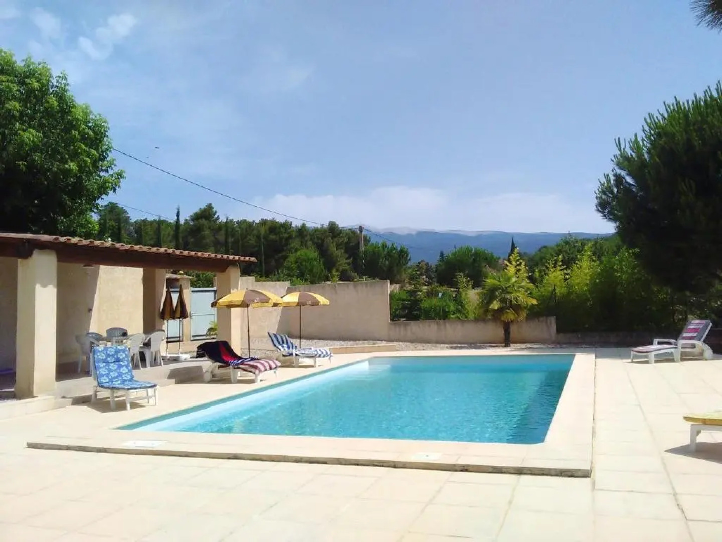 Villa de 2 chambres avec piscine privee jardin et wifi a Mormoiron