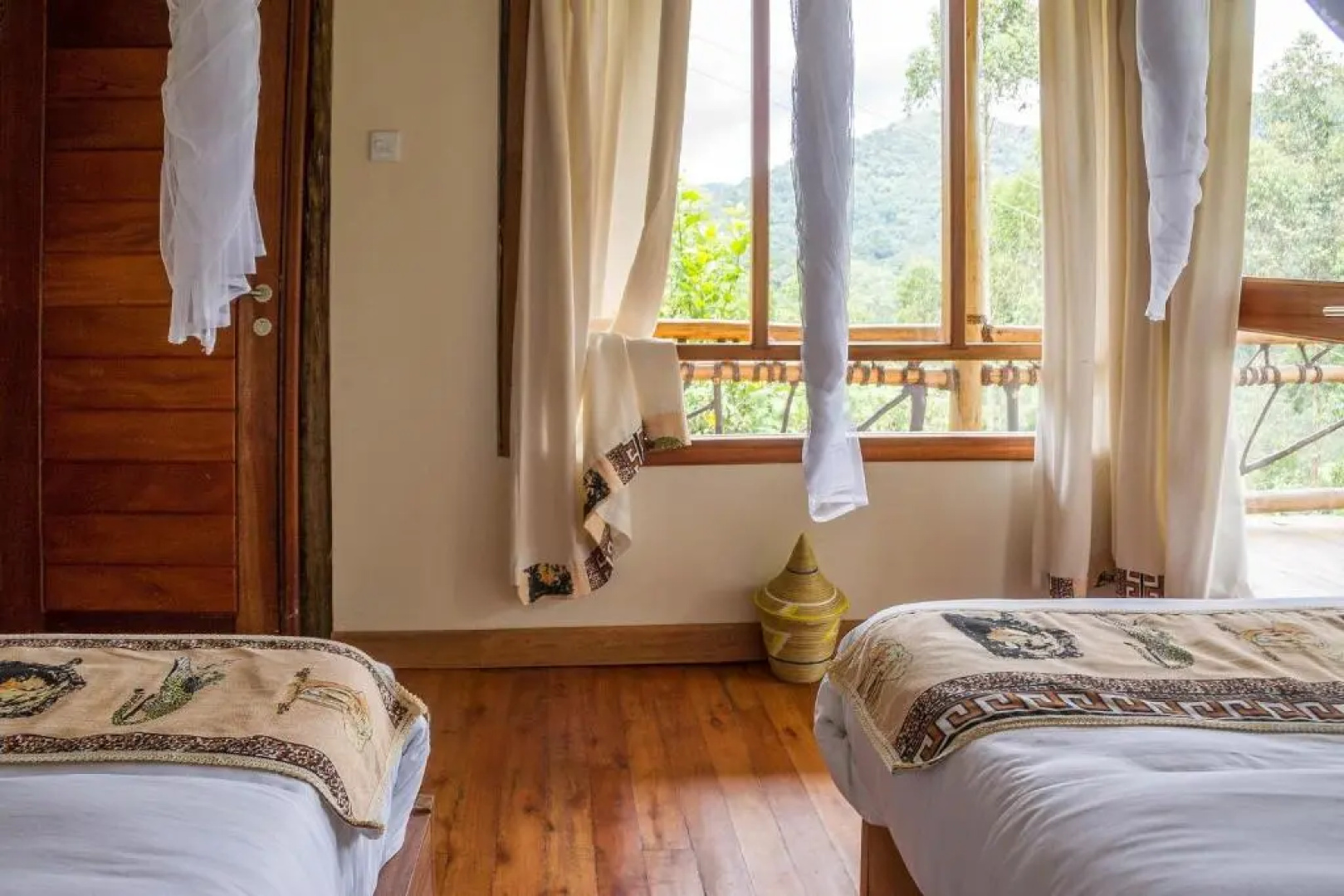 Ichumbi Gorilla Lodge