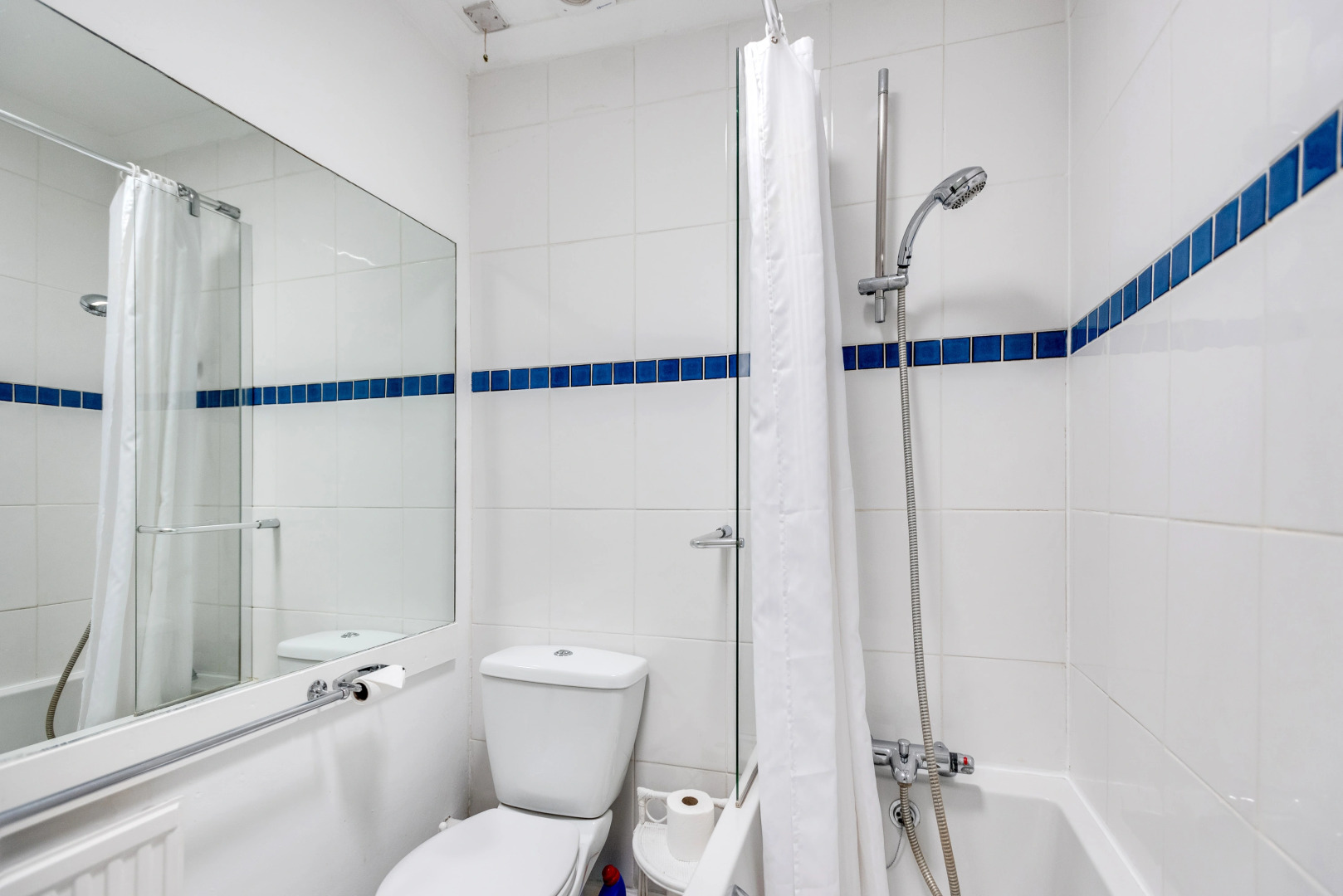 Spacious 1-Bedroom Flat with garden & free parking