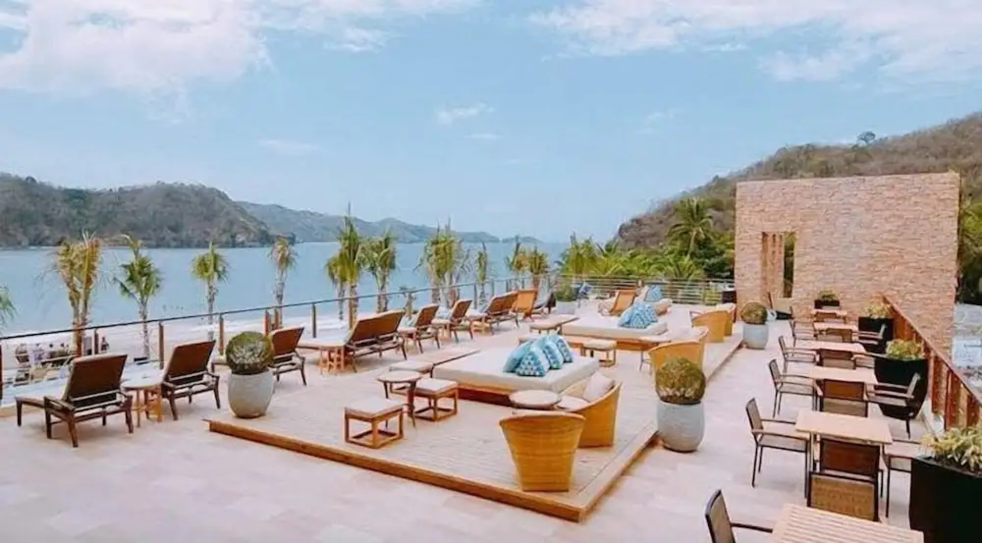 Pico De Loro Hamilo Coast Guest House