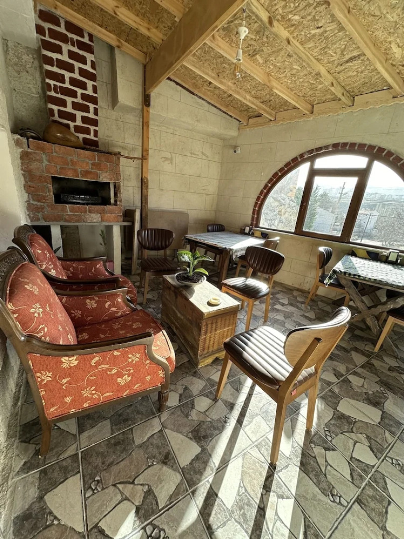 Asma Alti Cave Suits