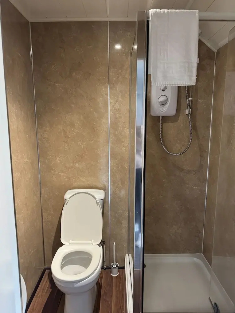 Hillside Hotel & Restaurant