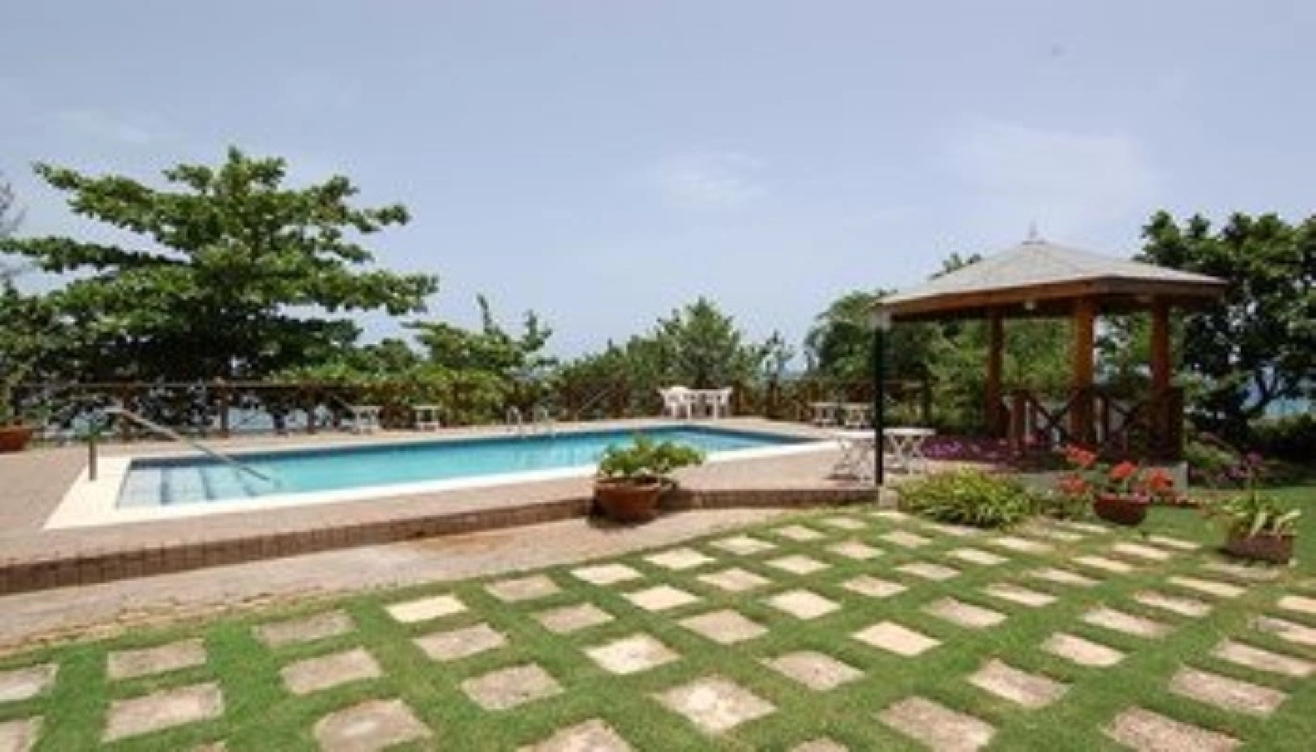 Idleawile Villa, 5BR by Jamaican Treasures