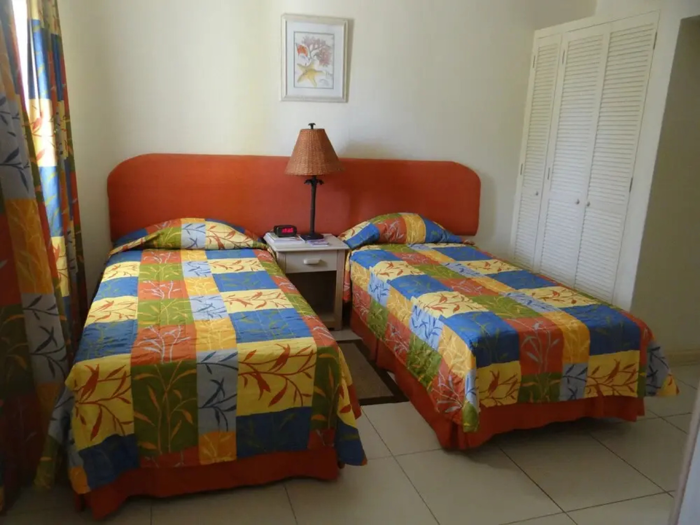 Tropical Winds Apartment Hotel