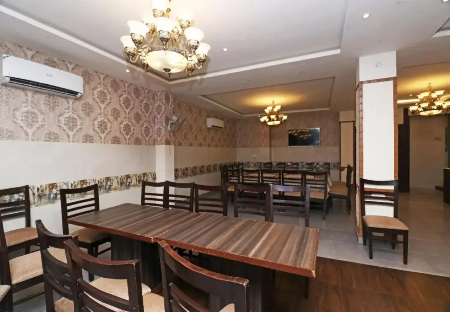 The Classic By OYO Rooms