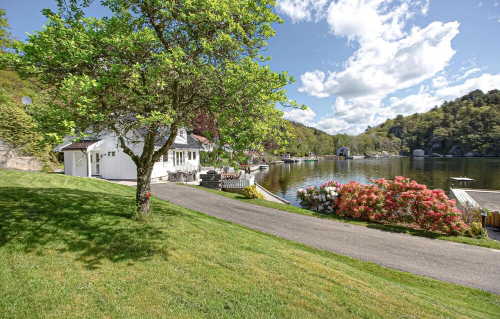 Nice Home in Farsund With 5 Bedrooms and Wifi