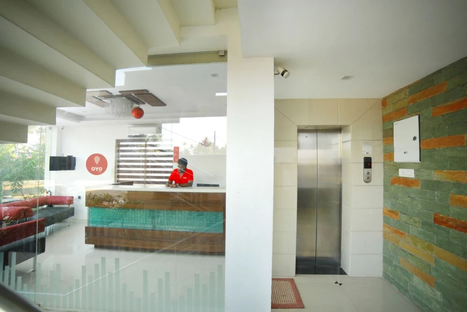 OYO 2300 Hotel The Platinum Inn