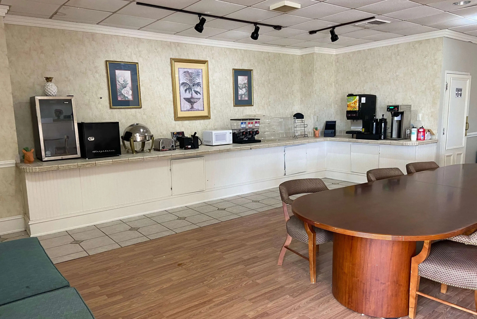 Days Inn by Wyndham Ozark