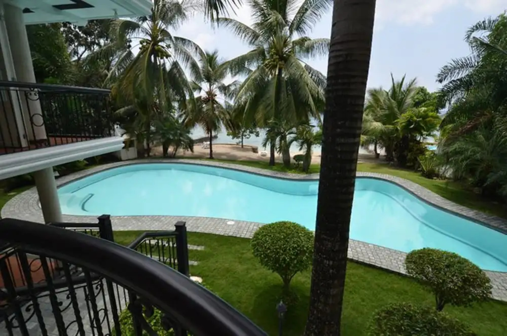 Robinland Vacation Home Badian