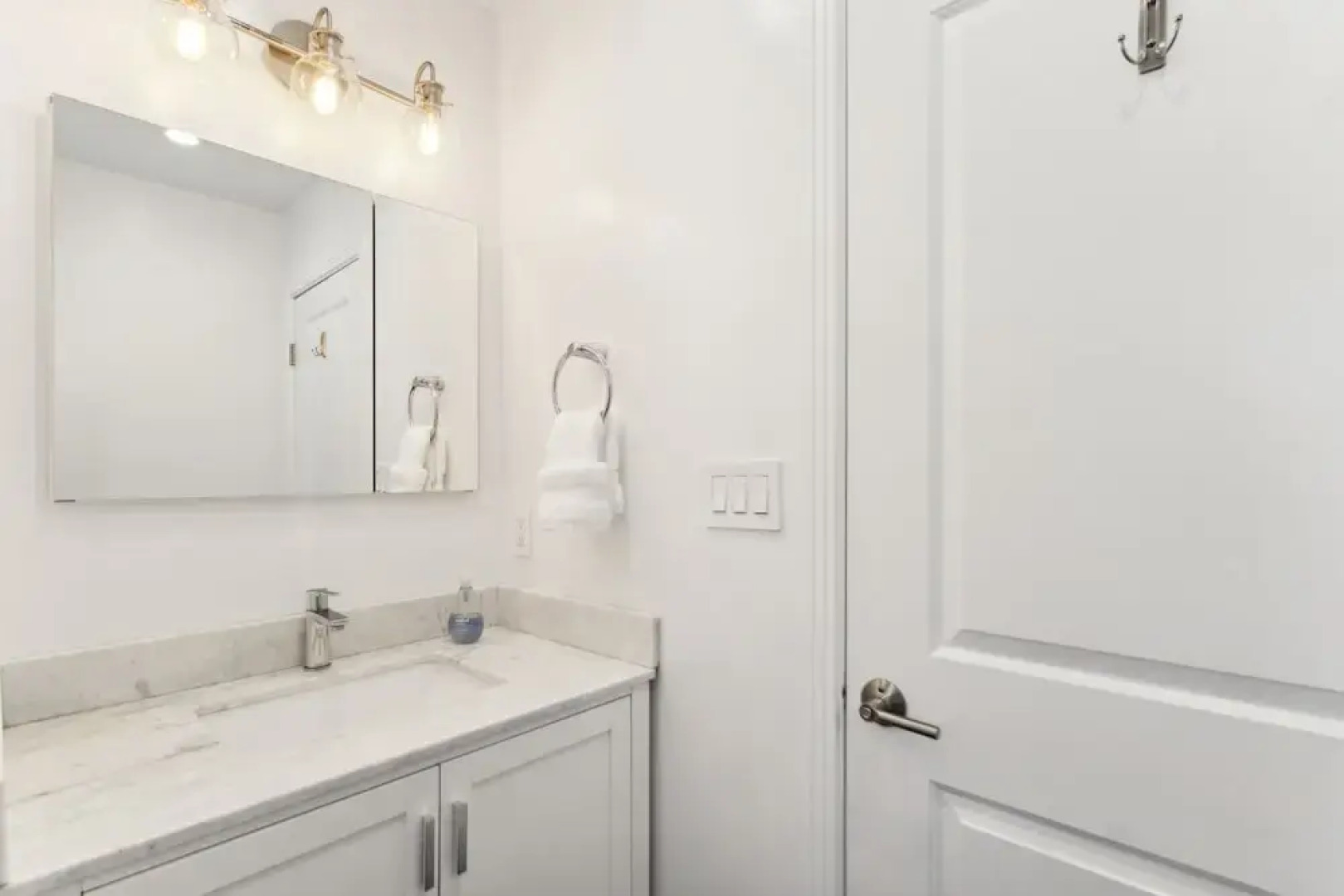 Charming Retreat With Hot Tub & Scenic Trails 2 Bedroom Home