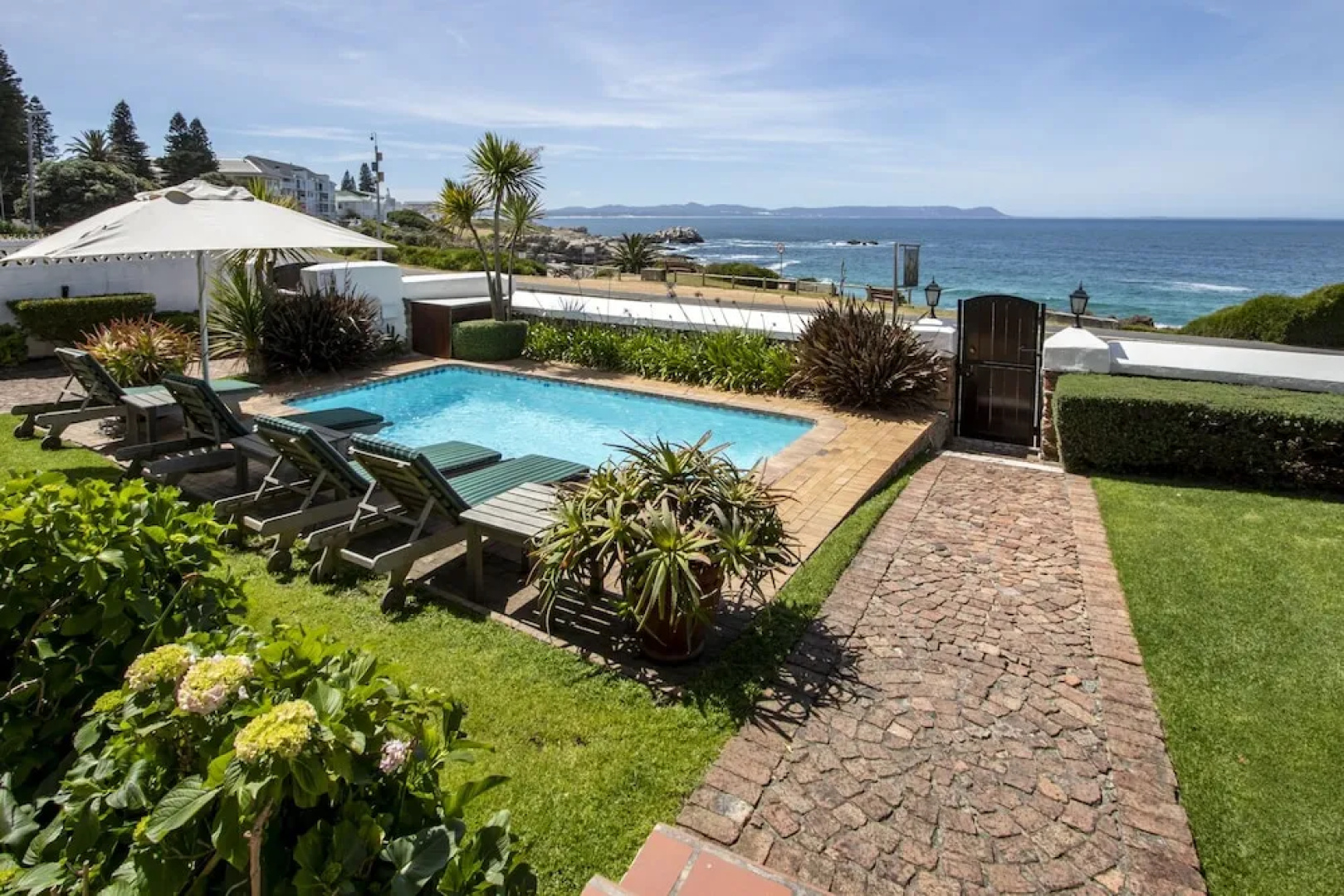 La Fontaine Guest House