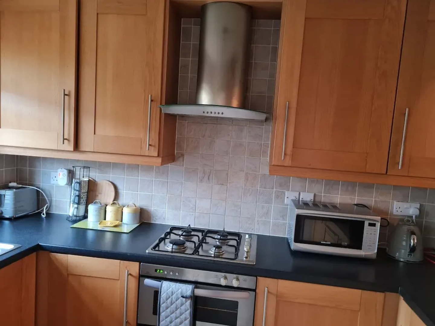 Immaculate 3-bed House With Free Parking in Bolton