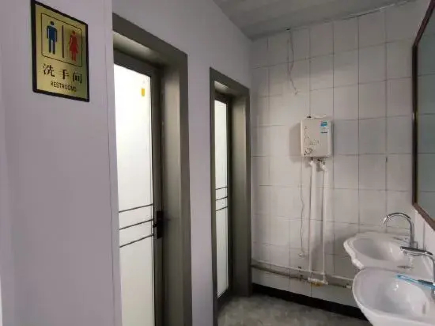 Ejinaqi Luxing Hostel