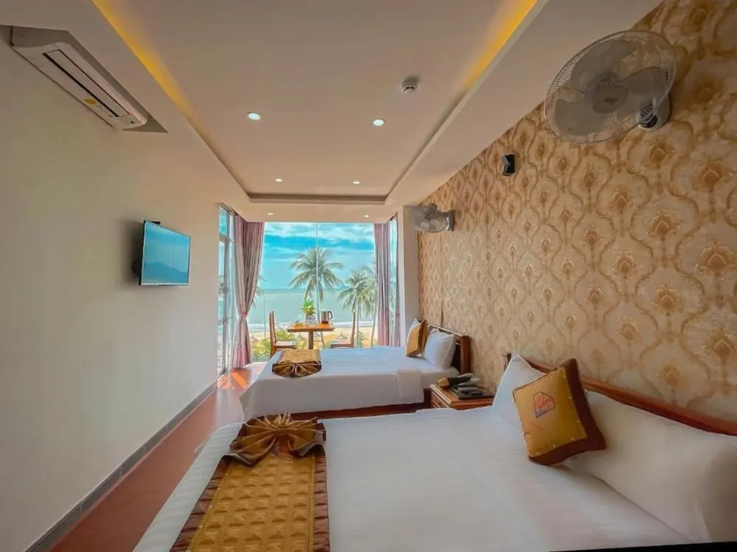 Y Linh Hotel