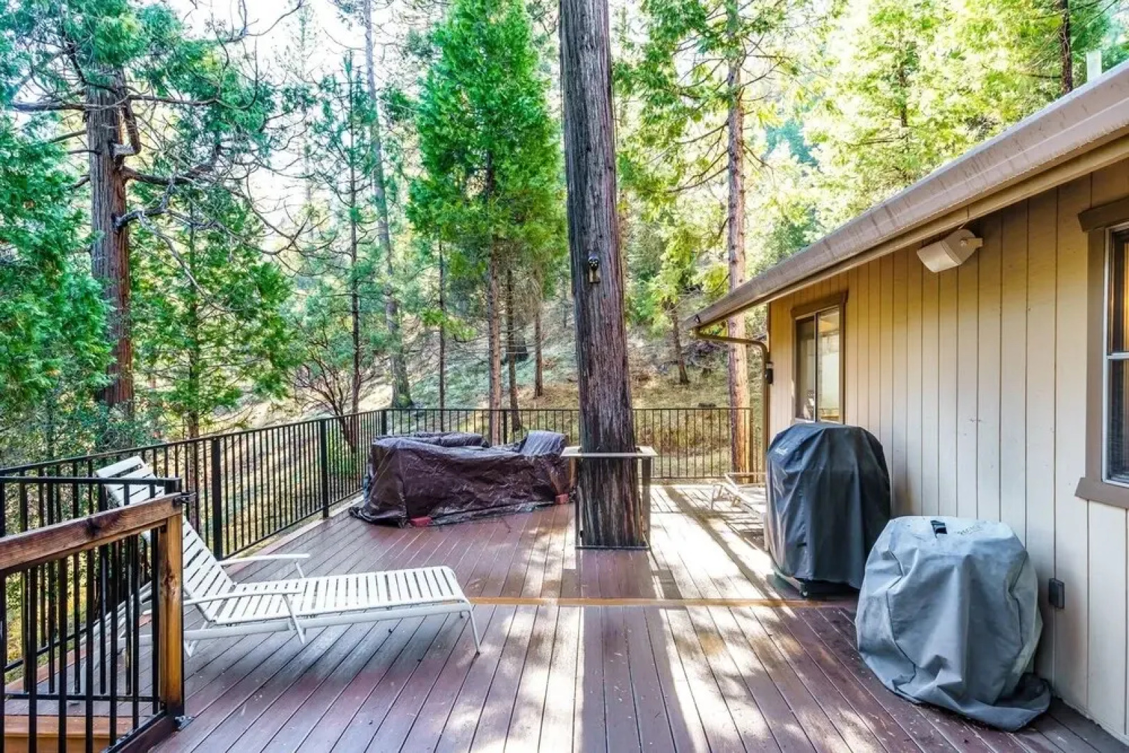 The Treetops - Beautiful Mountain Views Abound When You Stay at The Treetops by Yosemite Region Resorts