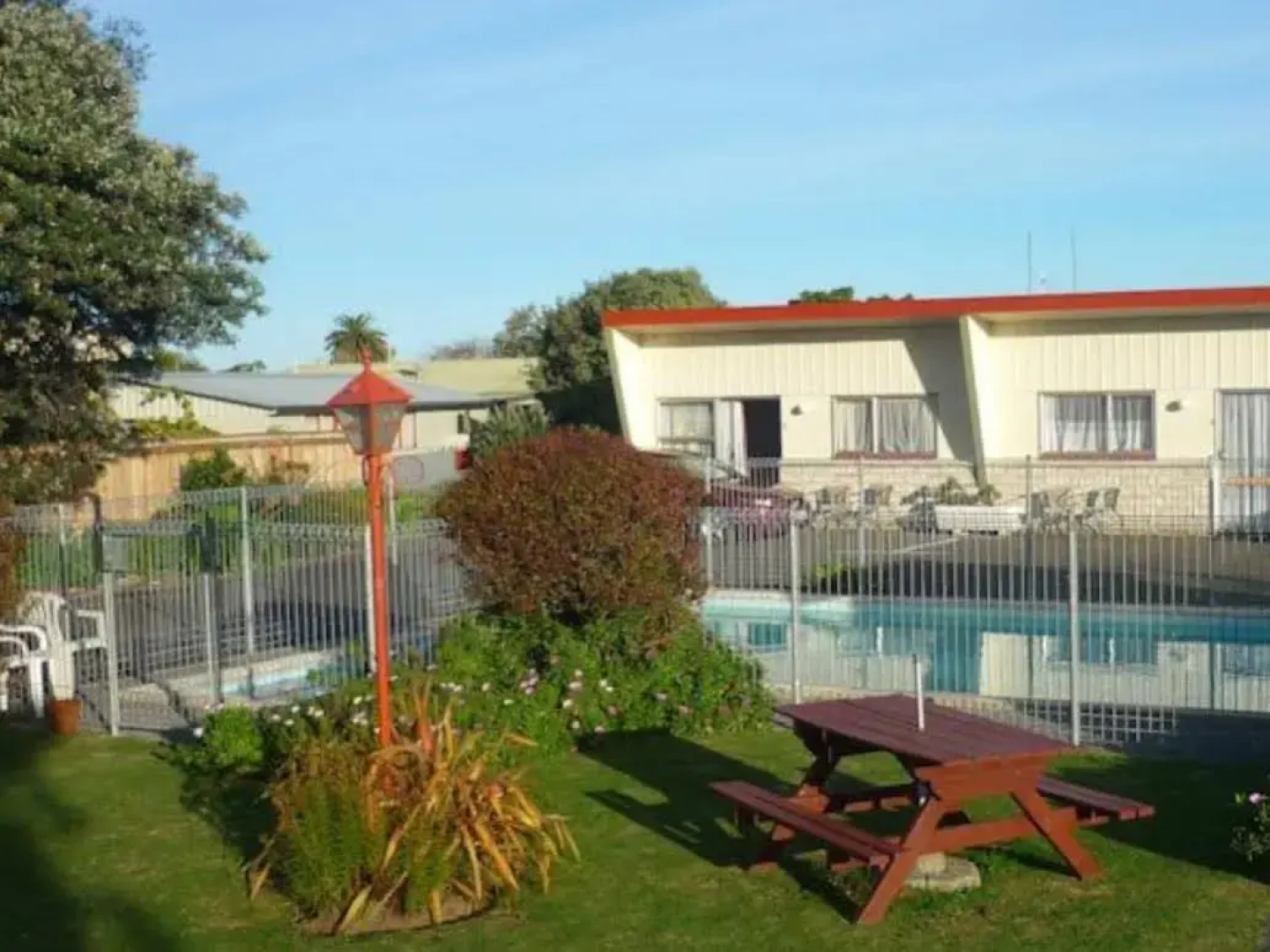 Sundowner Spanish Lady Motel