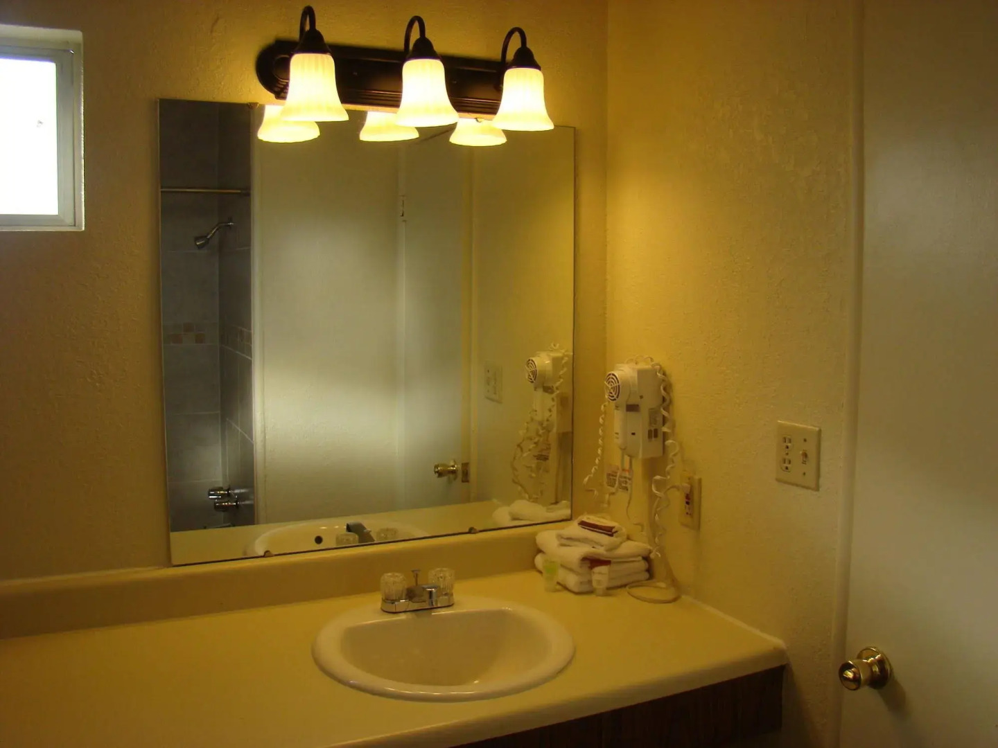 Brunner's Inn & Suites