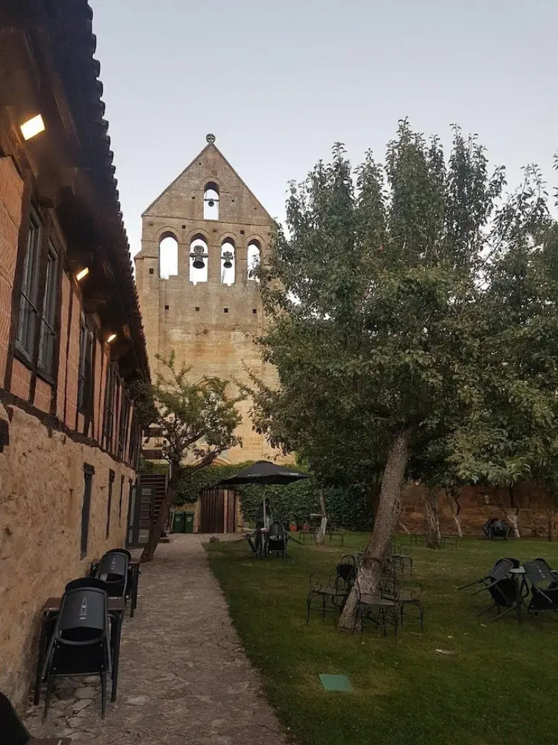 Posada Santa Maria La Real