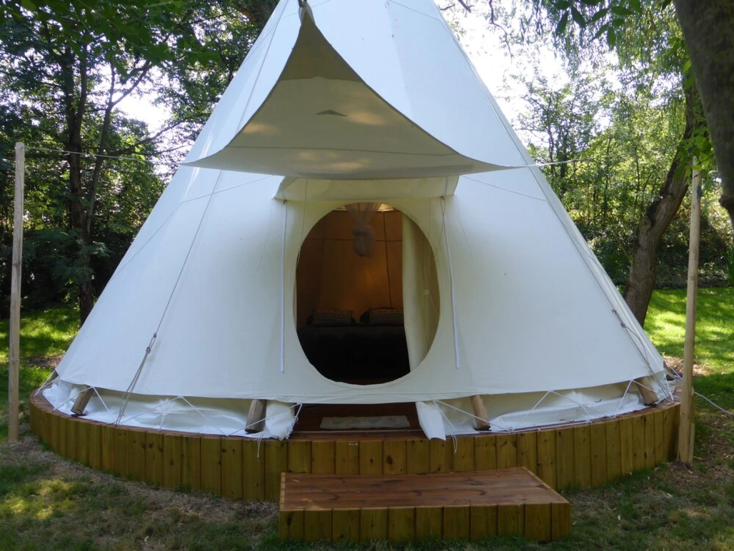 Au fil de l'eau - Les Tipis