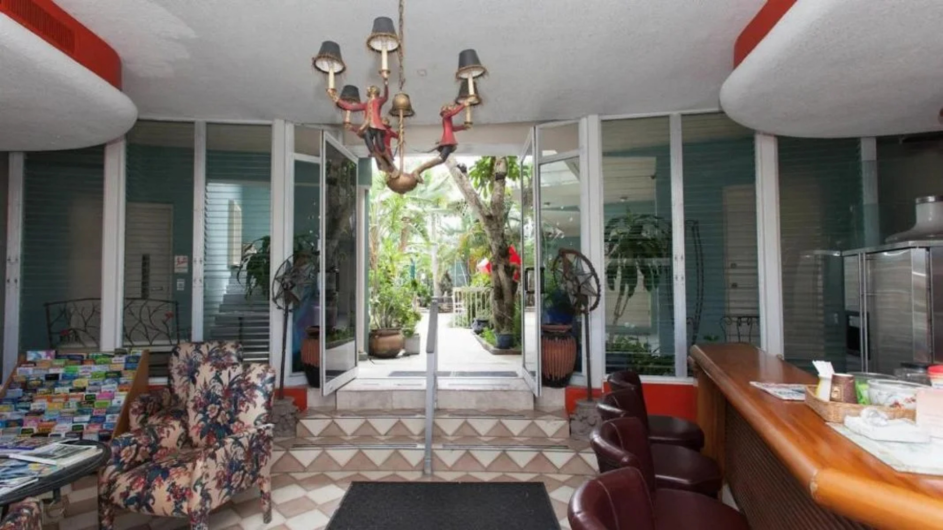 Manhattan Tower Apartment Hotel