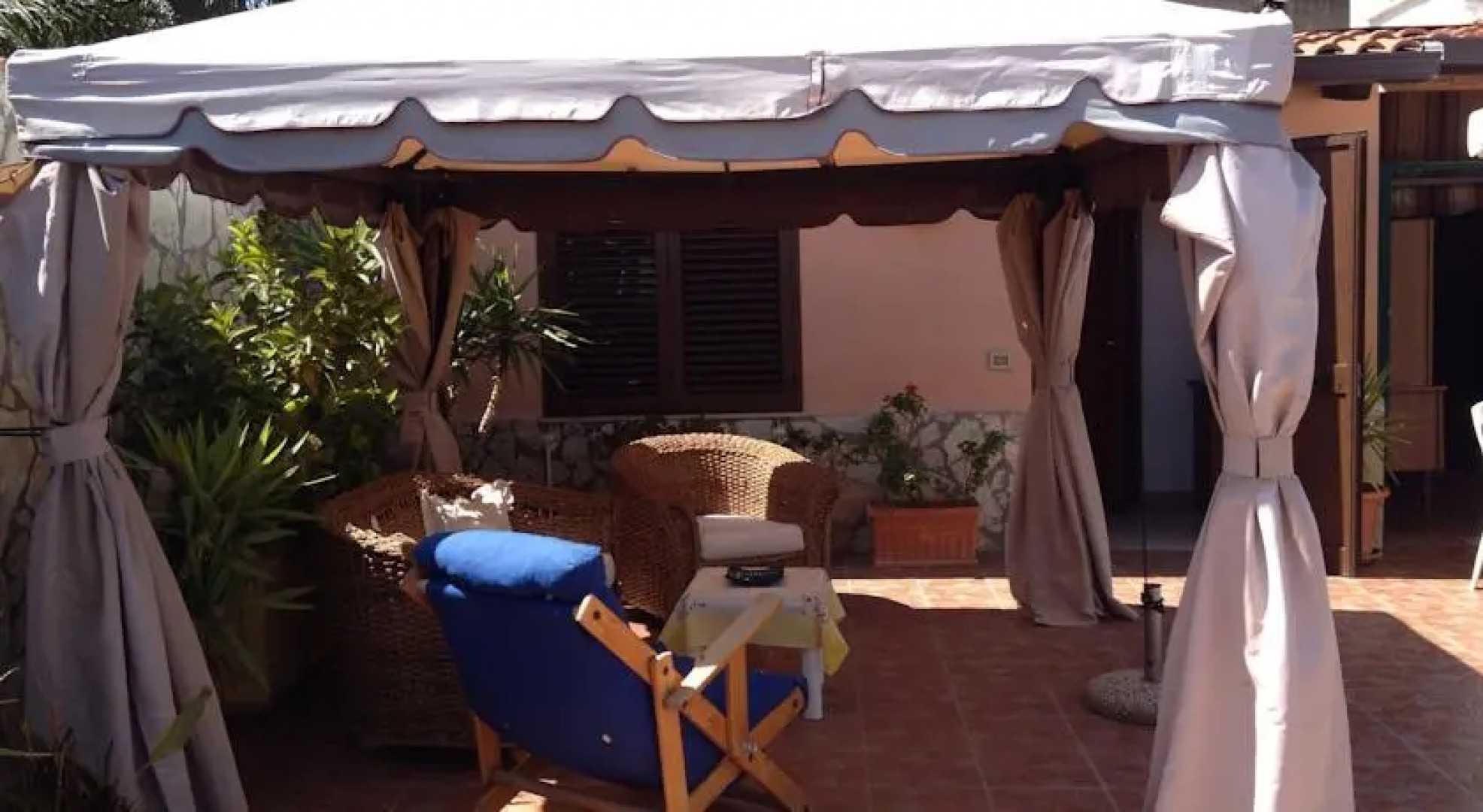 Villa con Piscina a Balestrate