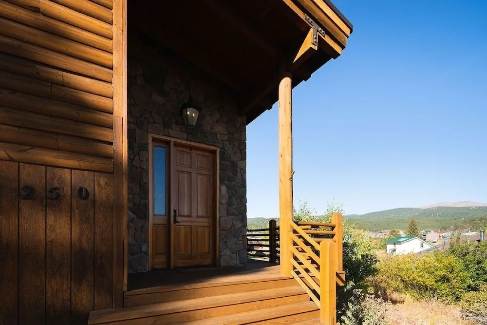 Nederland Getaway 4 Bedroom Home by RedAwning