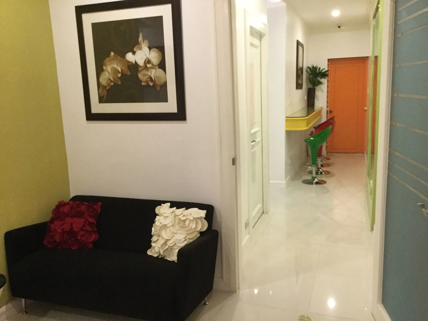 Townhouse OAK Makati Manila Near PNR Pasay Evangelista formerly VIP Suites