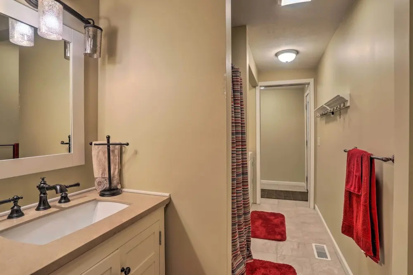 Cheerful Tiffin Digs in the Heart of Downtown