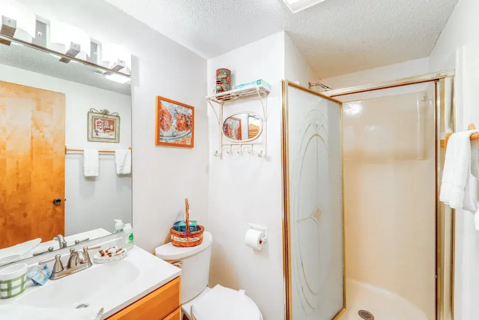 On-site Lake & Pool Access: Cabin in Newland!