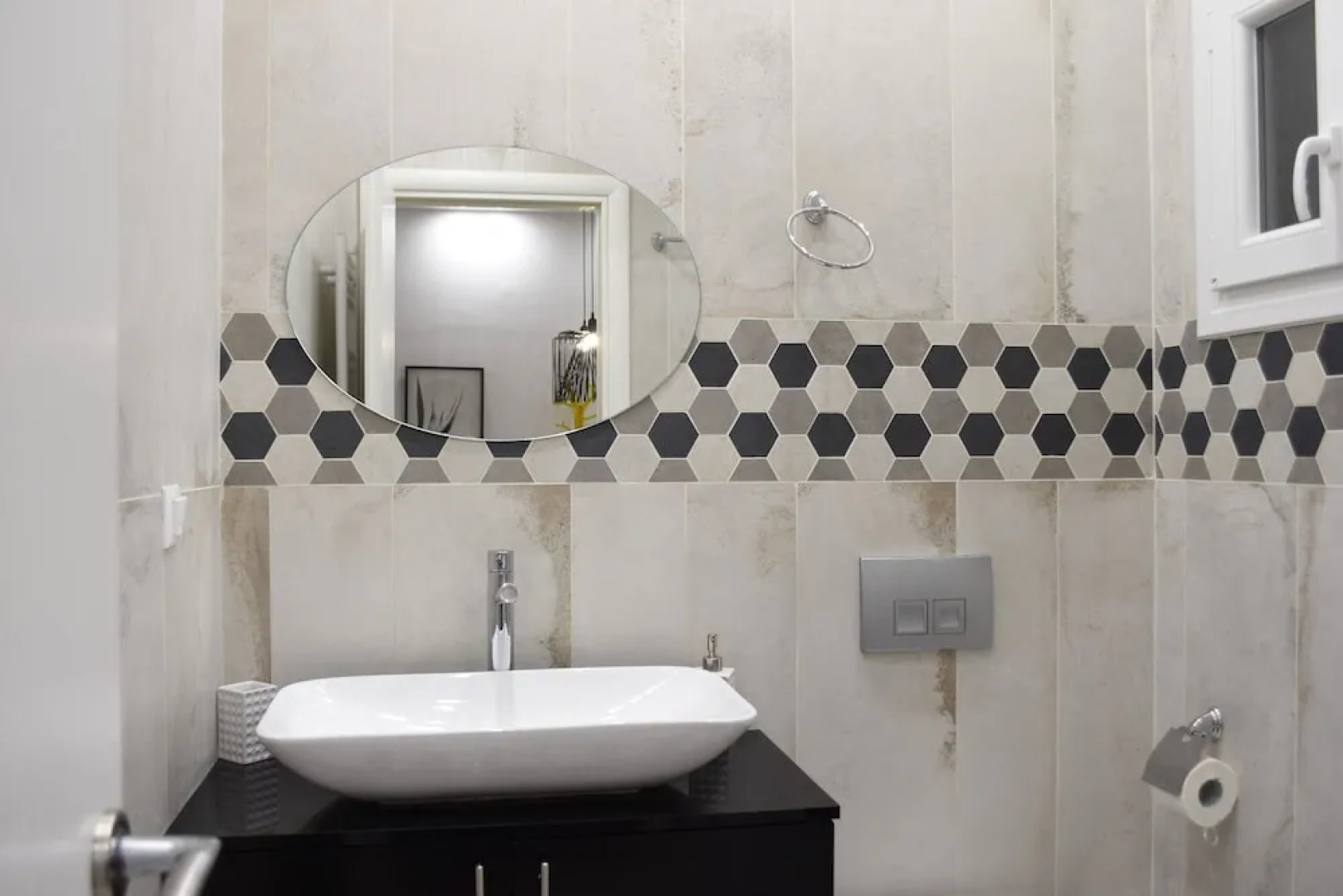 Alpinia Deluxe Apt Must