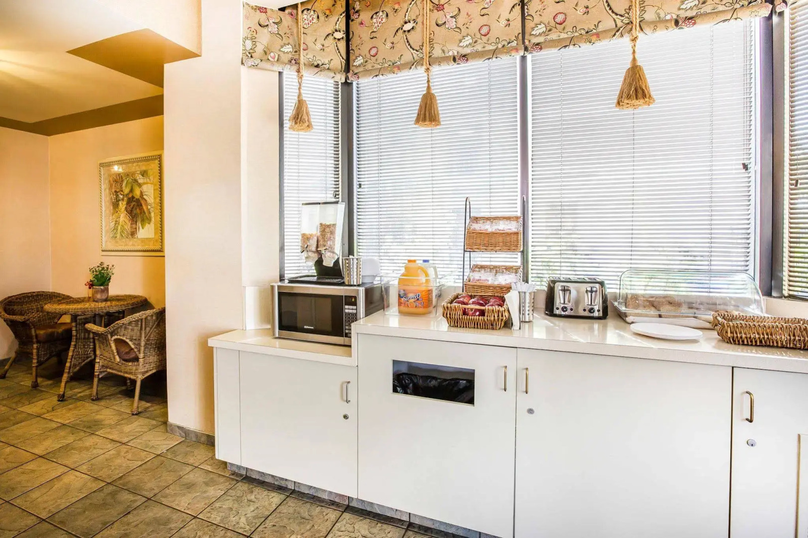 California Inn and Suites Bakersfield