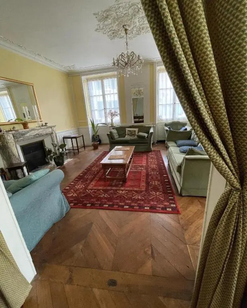 Escapade Place Voltaire