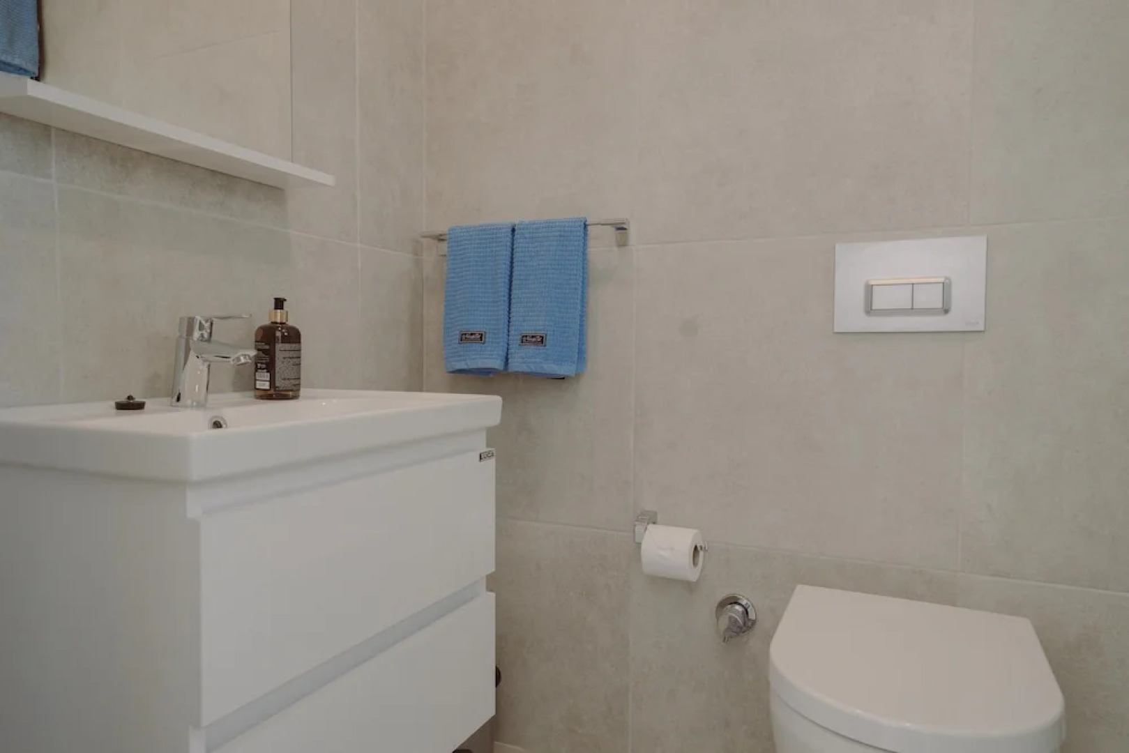 Modern and Spacious Apartment With Beautiful Roof Terrace and sea View