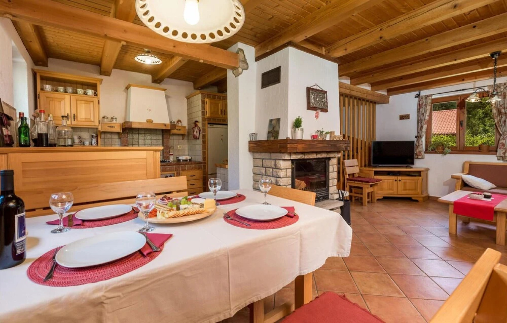 Beautiful Home in Fuzine With Jacuzzi, Wifi and 2 Bedrooms