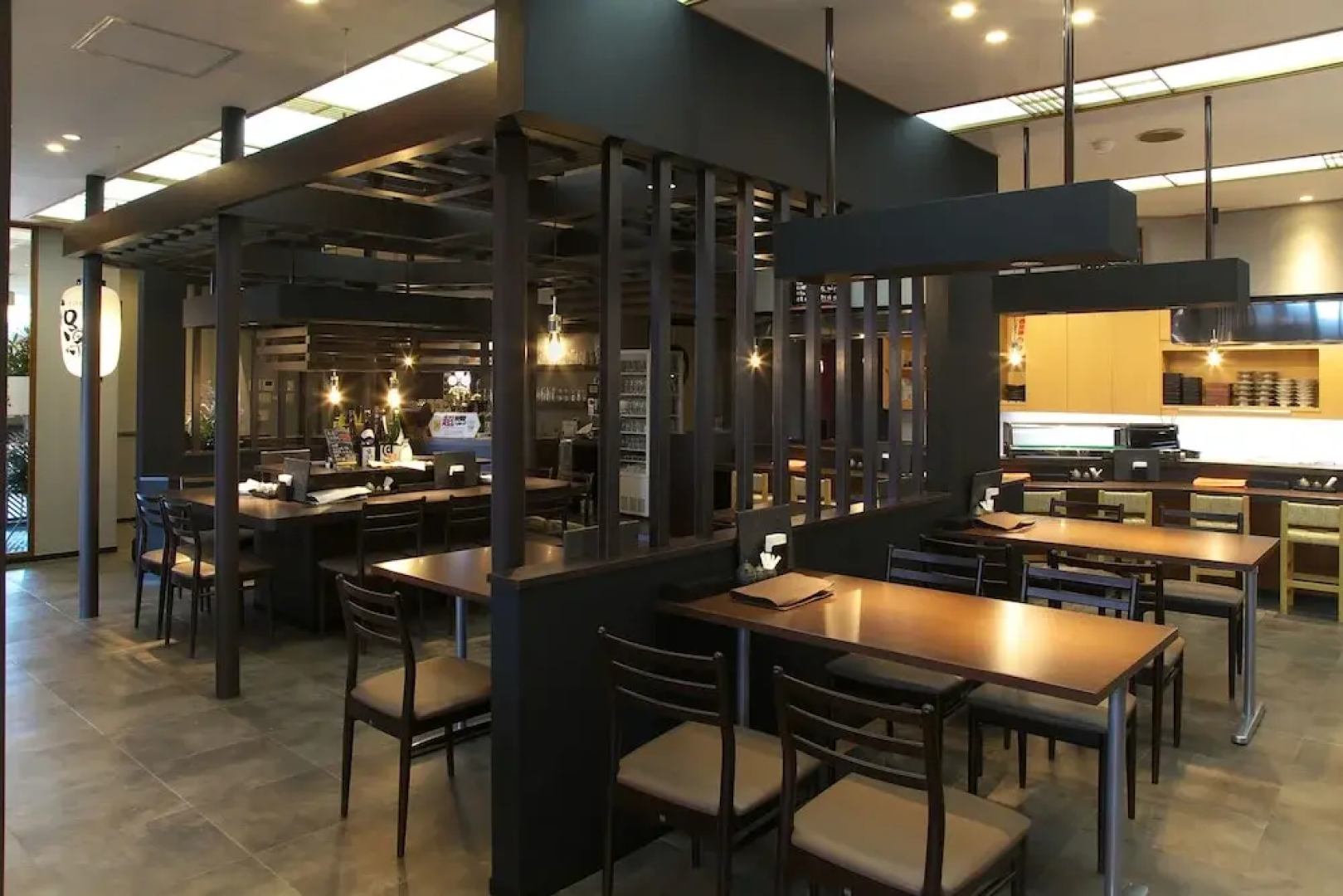 PLAZA EAST CABIN - Caters to men