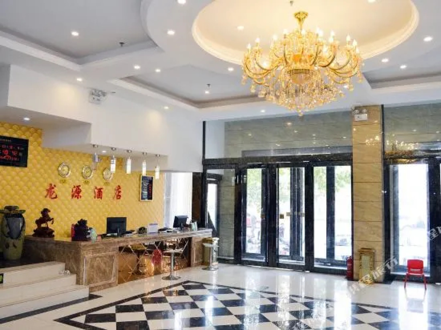 Longyuan Business Hotel Yichuan
