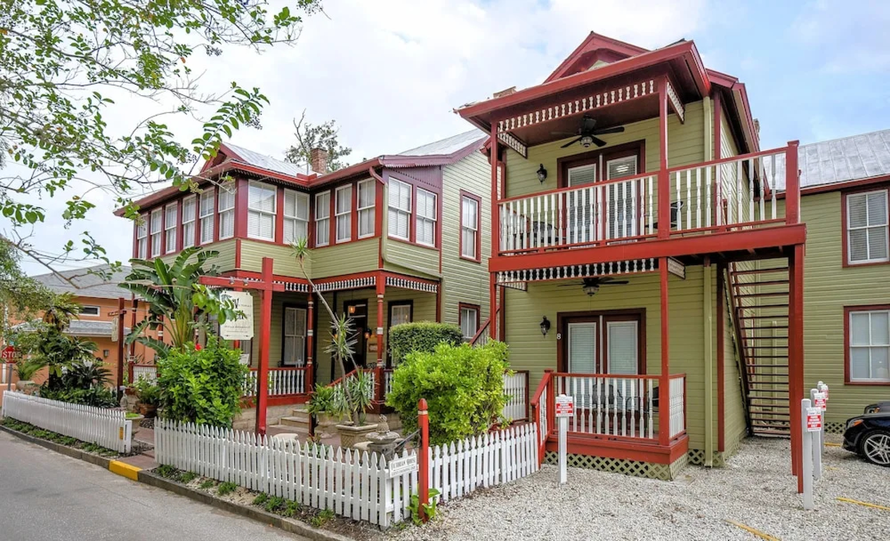 Victorian House Bed & Breakfast
