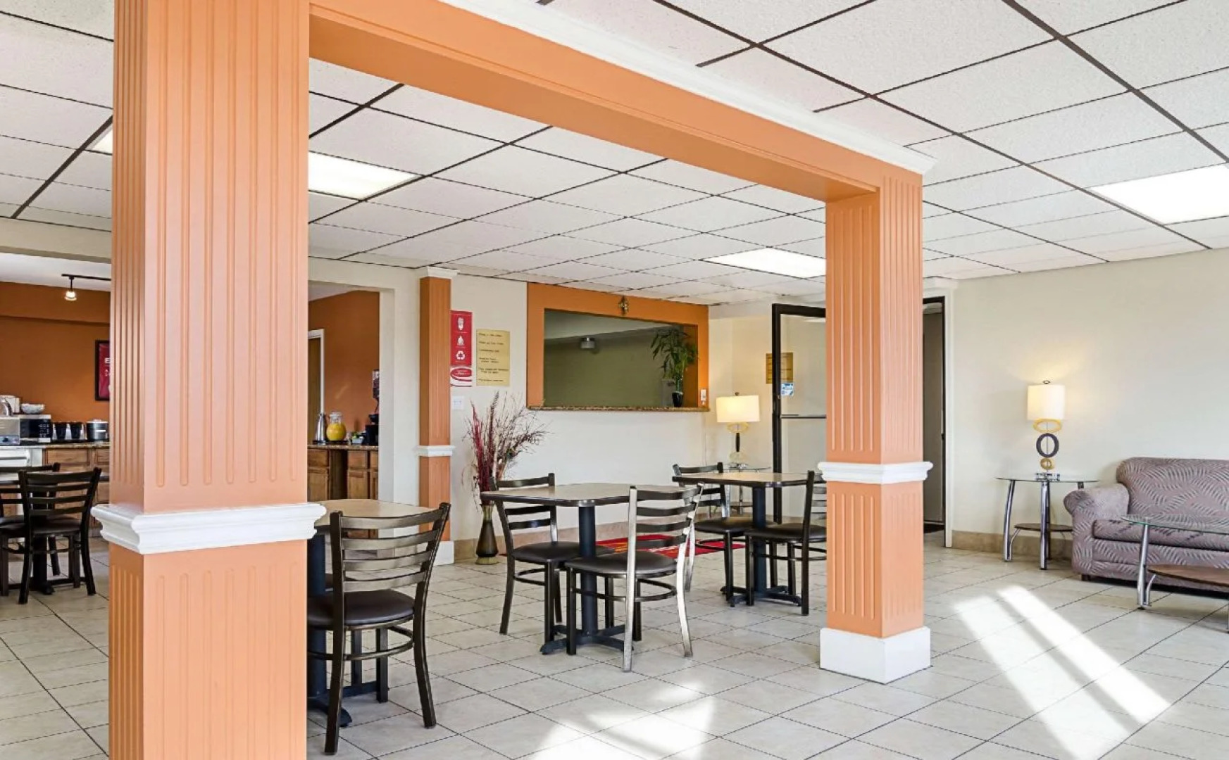 Econo Lodge Hays I-70