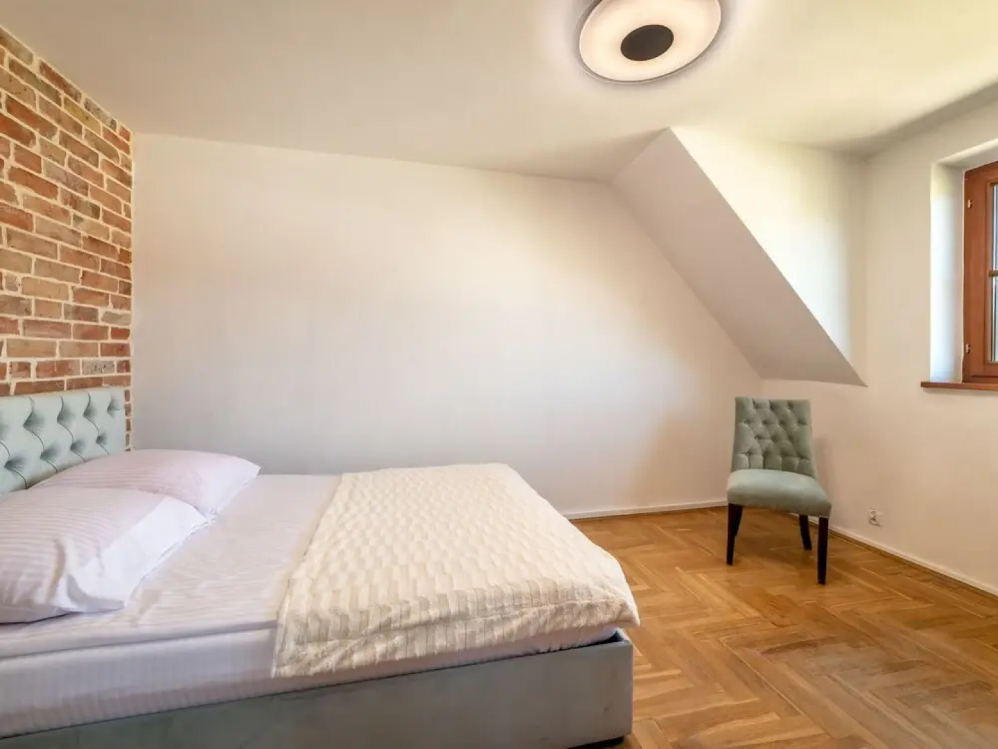 Niezwyk y W Adys Awowo