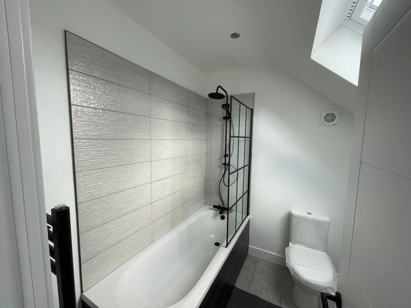 Brand New High Spec House with parking Wi-Fi (B) by HAFH