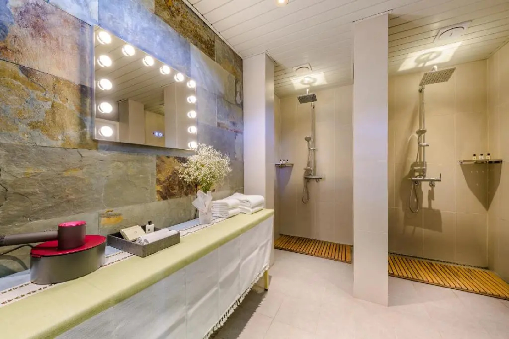 Bayhill Pool & Villa