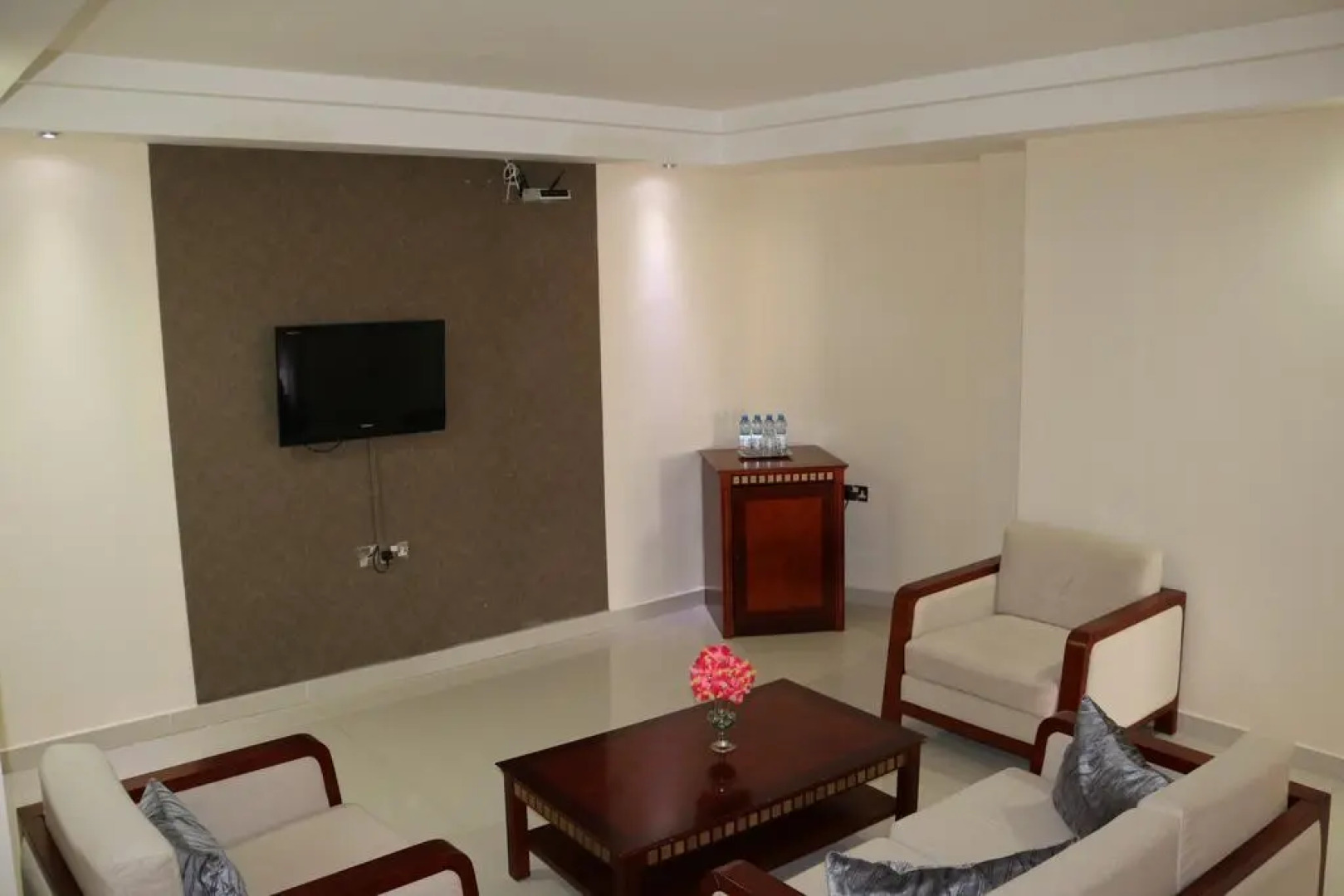 Отель Hamdan Plaza